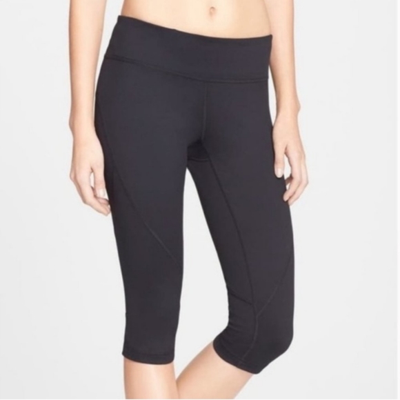 Zella Live In Black Legging Capris Size Medium - Picture 2 of 6